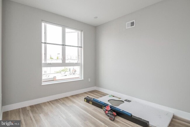 Building Photo - 2009 N Darien St