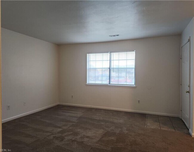 Building Photo - 6045 Bradford Dr