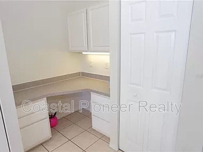 Building Photo - 5035 Sunridge Palms Dr