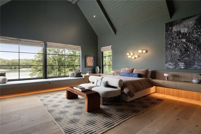 Building Photo - 725 Rocky Point Dr