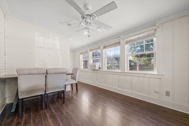 Building Photo - 3733 Charleswood Ave