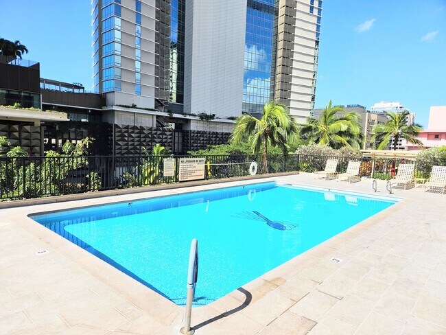 Building Photo - Waikiki Four Paddles 1 Bedroom 1 Bathroom 1 Parking 6th Floor Renovated Condominium