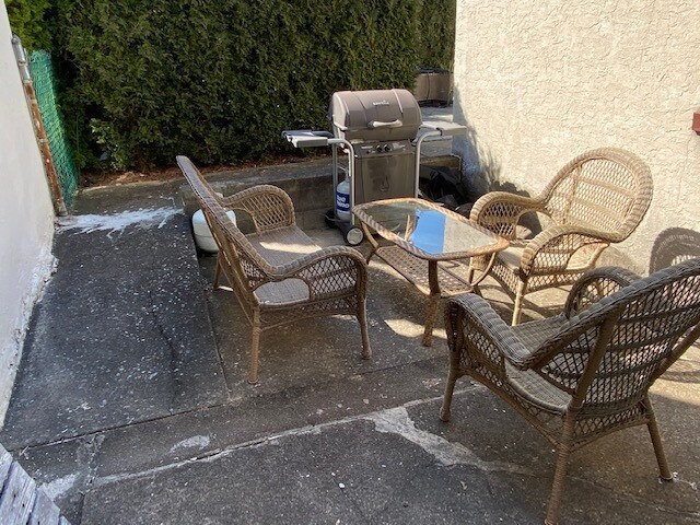 Patio - 143 E 5th Ave