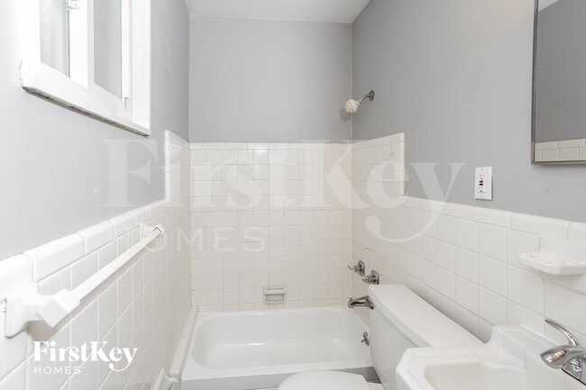 Building Photo - 1095 Ozment Dr