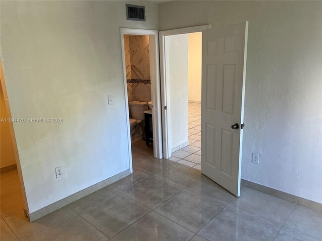 Building Photo - 6900 N Kendall Dr