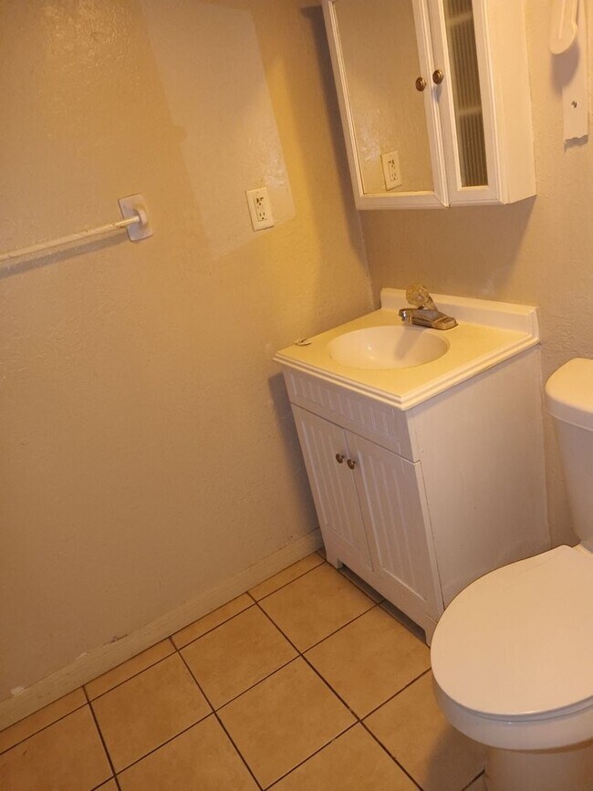 Building Photo - 2/2 in Central Orlando!
