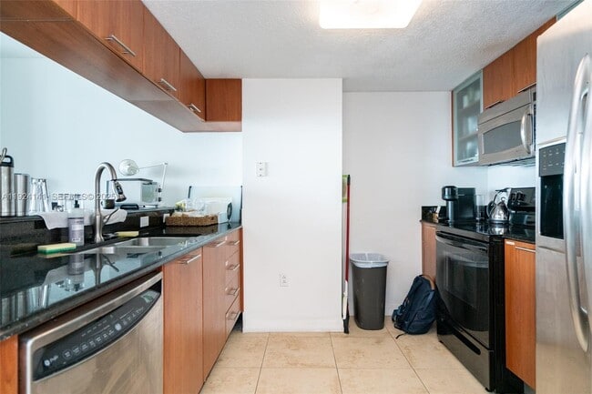 Building Photo - 1800 N Bayshore Dr