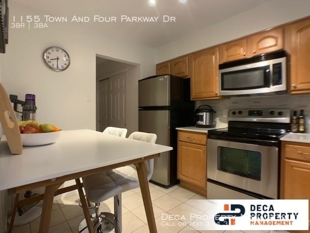Building Photo - 3 Bedroom Townhome