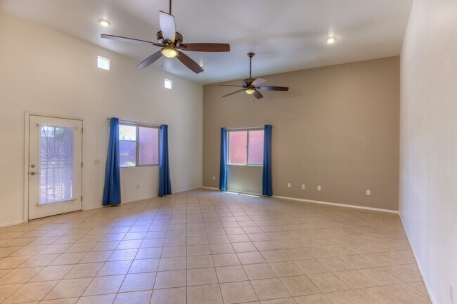 Building Photo - Eastside Barrio Style Home