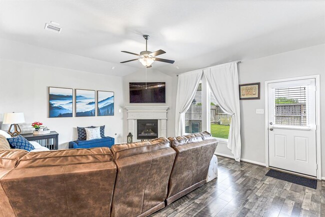 Building Photo - 24622 Royal Pike Dr