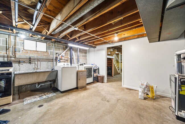Building Photo - 3109 Grove Ave