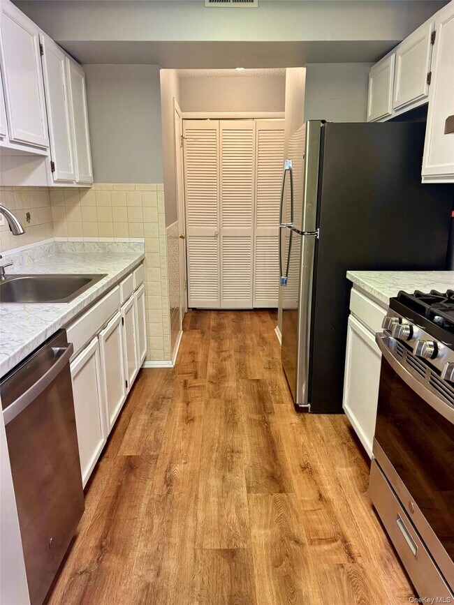 Building Photo - 3917 Whispering Hills Dr