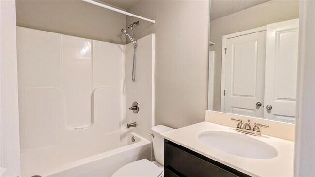 Building Photo - 3668 Acorn Dr