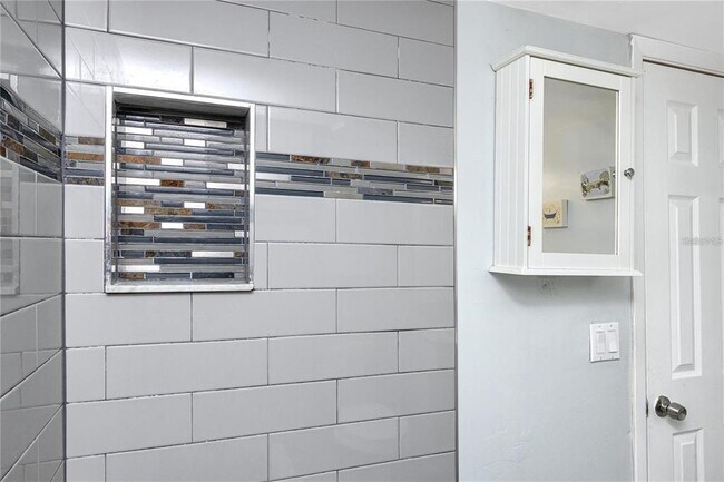 Building Photo - 2095 Sunset Point Rd