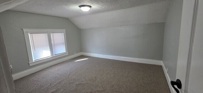 Building Photo - 915 High St