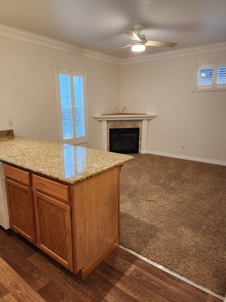Living room - 707 NE Tillamook St