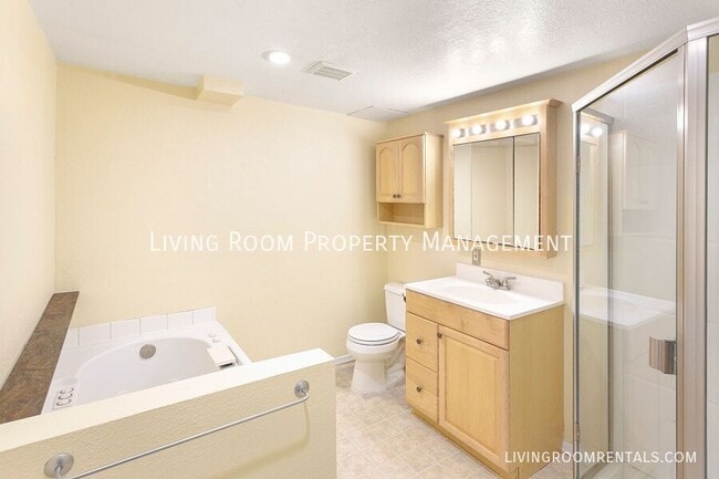 Building Photo - 3135 NE 86th Ave