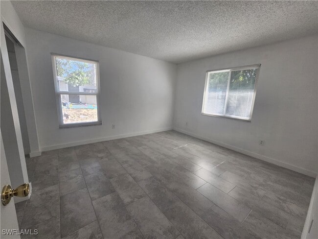 Building Photo - 18540 Miami Blvd