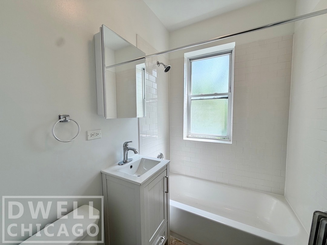 Building Photo - 2610 N Kimball Ave