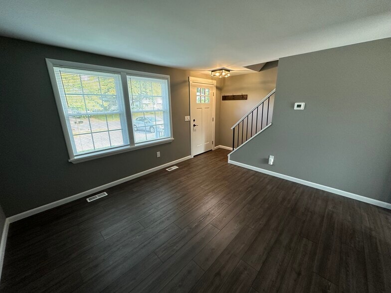 Large living room - 27 Farmbrook Dr