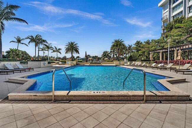 Building Photo - 5600 Collins Ave