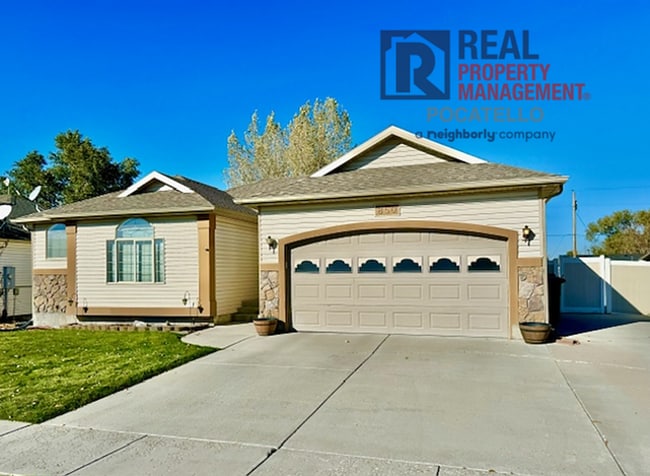 Building Photo - Beautiful 4 bedroom 3 bath house - attached garage