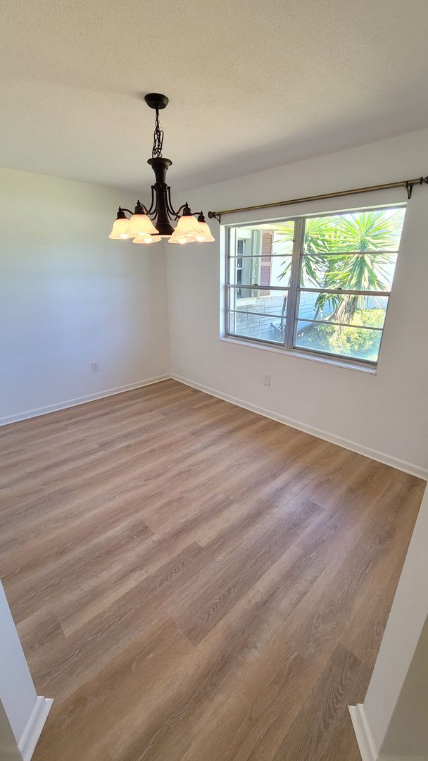 Building Photo - Beautiful Corner Lot Rental-Large 4 Bedroo...