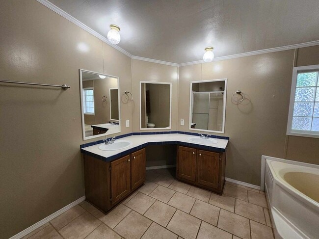 Building Photo - 922 Ashwood Dr
