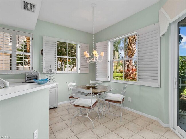Building Photo - 9071 Las Maderas Dr
