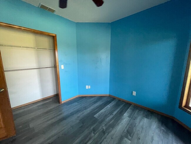 Building Photo - Space Galore!