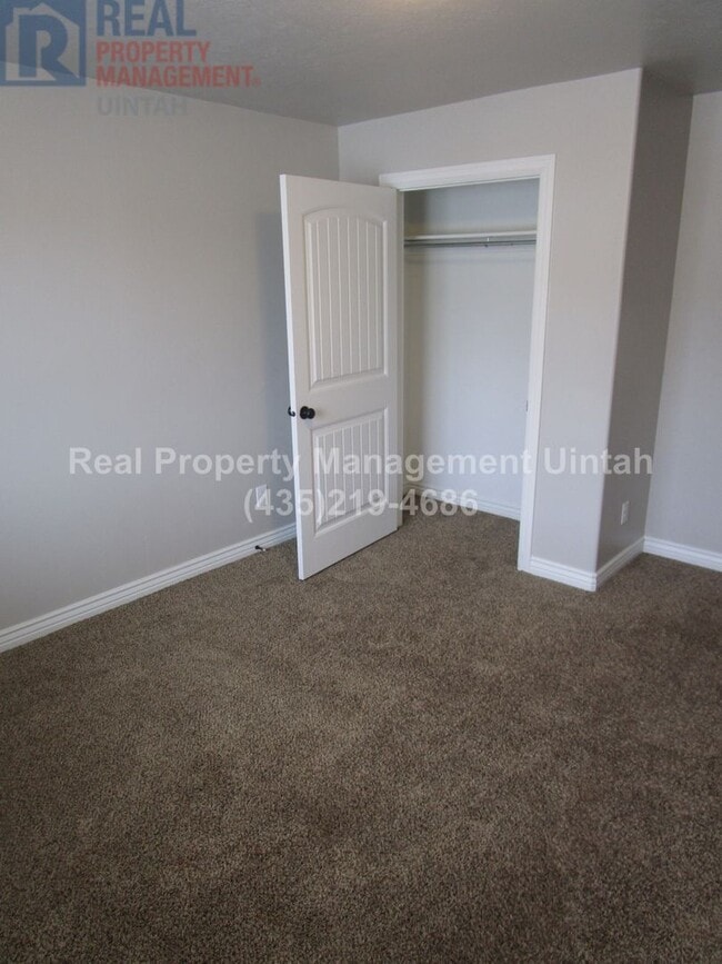 Building Photo - 3 bed 2.5 bath townhome in Fox Run