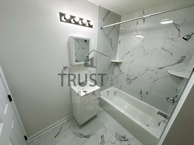 Building Photo - 2153 W Grange Ave