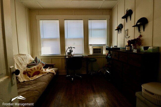 Building Photo - 527 Moro St