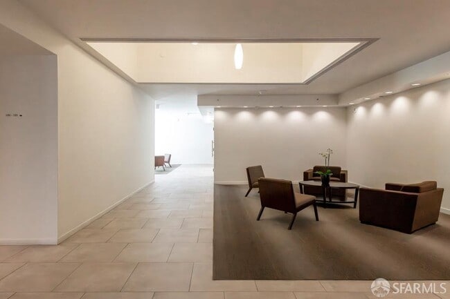 Building Photo - 101 Lombard St