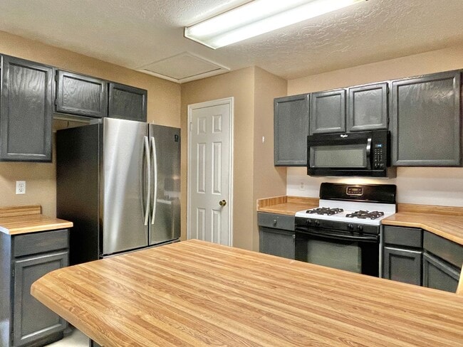 Building Photo - Cozy West Valley Home For Rent!