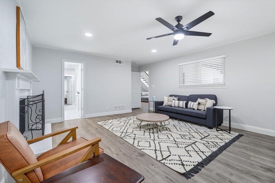 Primary Photo - 3667 High Rd