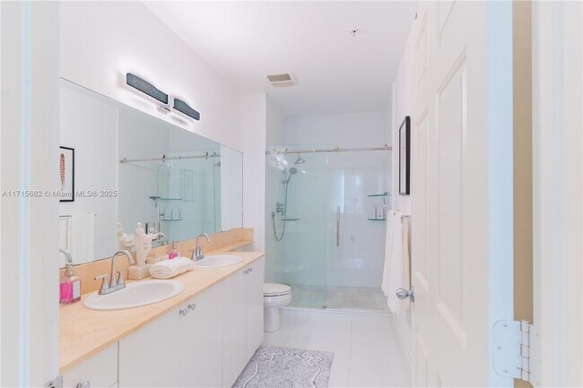 Building Photo - 802 W Windward Way