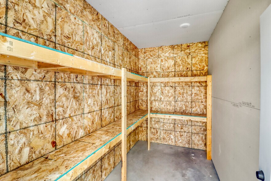 EXTRA STORAGE 6 X 12 - 5745 24th St S
