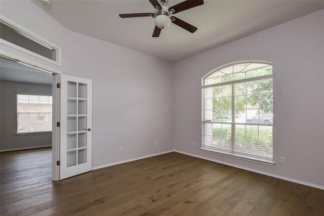 Building Photo - 3108 Lynnbrook Dr