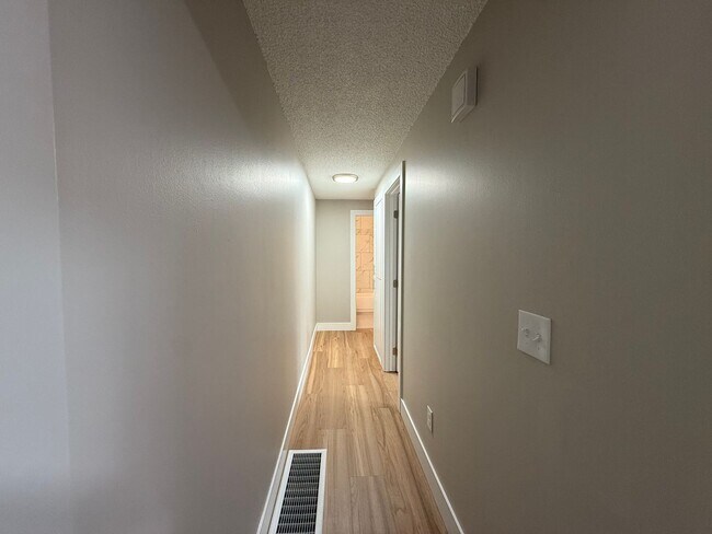 Building Photo - 6127 N Standard St