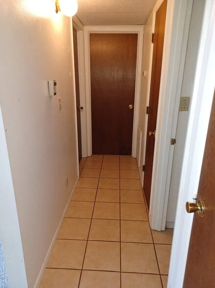 Building Photo - 675 Portis St