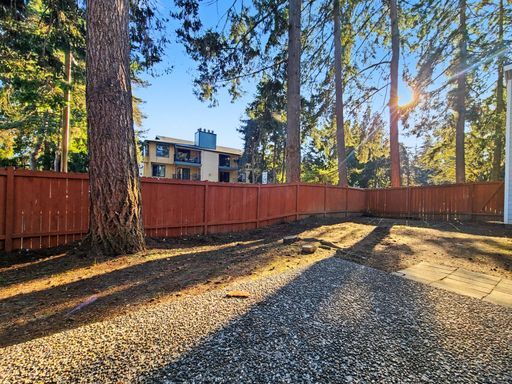 Building Photo - AVAILABLE FEBRUARY 10TH! Freshly Updated Kingsgate Home with Private Outdoor Space