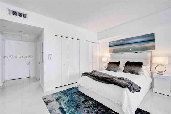 Building Photo - 475 Brickell Ave