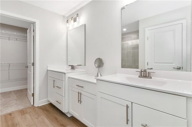 Building Photo - 555 Thatch Ter