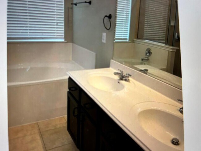 Building Photo - 211 Animas Drive