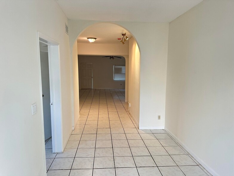 Building Photo - 611 El Vedado