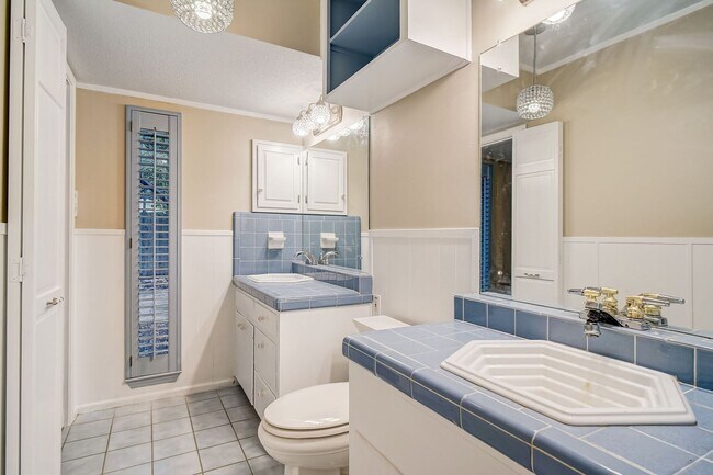 Building Photo - Welcome to this beautiful 3-bedroom, 2-bat...