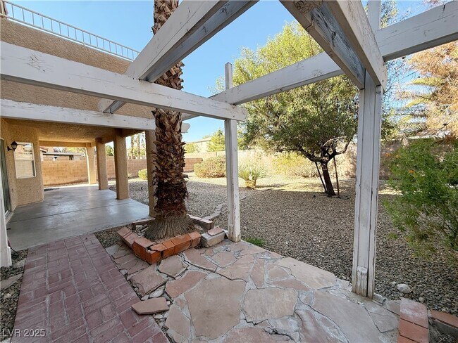 Building Photo - 7761 Locke Haven Dr