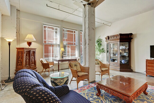 Building Photo - 441 Gravier St