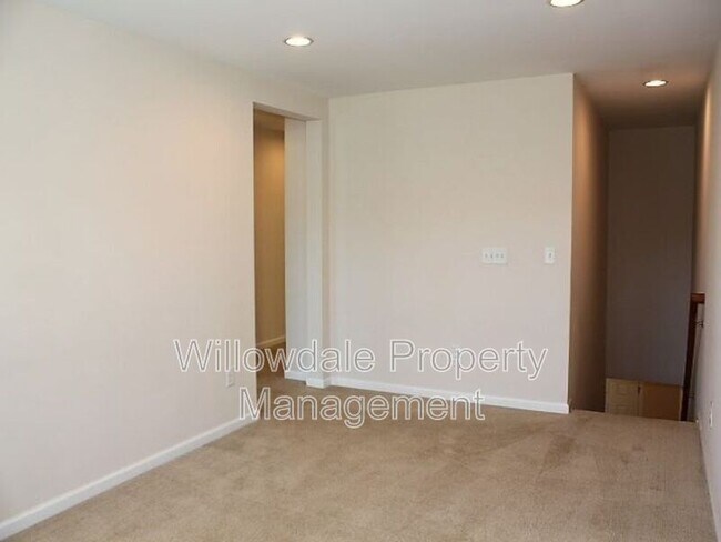 Building Photo - 1064 Midvale Ave
